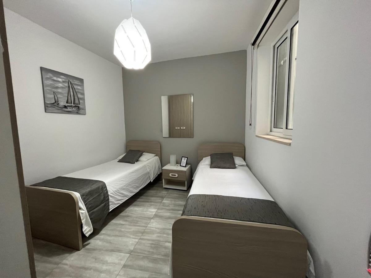 F7 Room 2, Private Bedroom Two Single Beds Shared Bathroom In Shared Flat Msida Exterior foto